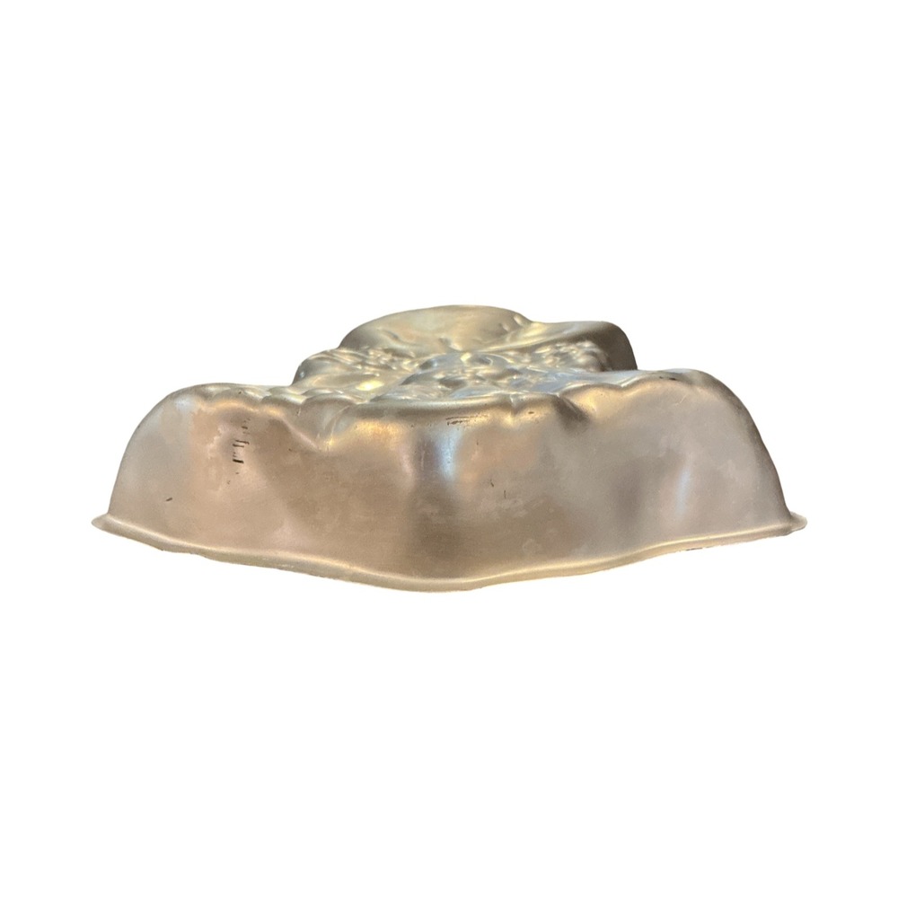 Wilton Holly Hobbie Vintage 1975 Aluminum Cake Pan 502-194 Silver Retro Baking - Picture 2 of 7
